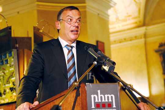 Uwe Bodendiek, Reginaldirektor Vertrieb München von Renault Deutschland, kam als Laudator für die drittplatzierte des Woman‘s Award, Andrea Rapp-Kübler. (Archiv: Vogel Business Media)