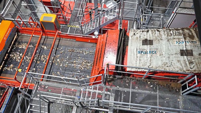 Neben drei Wertstoffsieben kommt auch ein Spaleck-Spannwellensieb zum  Einsatz. Es separiert den Feinanteil und verbessert die Effizienz der  nachgeschalteten Wirbelstrom- und NIR-Sortiersysteme. (Bild: Spaleck)