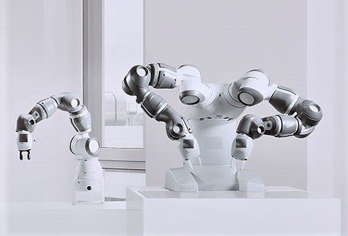Ein Forschungsprojekt von DLR, der Hochschule Mittweida und vom Engineeringprofi IAV untersucht, wie smarte Roboter noch schneller lernen können. „AI in the Loop“ nennt sich das Vorhaben. Ein Forschungsprojekt von DLR, der Hochschule Mittweida und vom Engineeringprofi IAV untersucht, wie smarte Roboter noch schneller lernen können. „AI in the Loop“ nennt sich das Vorhaben.