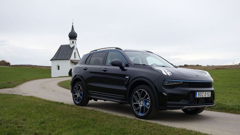 Der Lynk & Co 01 kostet als Plug-in-Hybrid 42.000 Euro – oder 500 Euro im Monat. Der Lynk & Co 01 kostet als Plug-in-Hybrid 42.000 Euro – oder 500 Euro im Monat.