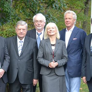 Vorstand und Geschäftsführung signalisierten Geschlossenheit: Karl Kleba, Horst Hohlhammer, Wilfried Blöbaum, Antje Woltermann, Ulrich Fromme (als ZDK-Vertreter) und Karl Jungkeit.(Foto:  Mauritz)