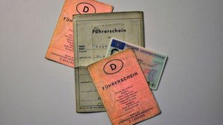 Führerscheine aus Papier gelten schon als überholt. Bald könnte es den EU-Kartenführerscheinen durch die Einführung der digitalen Variante genauso gehen. (Bild: SP-X)