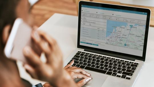 Die Partnerschaft zwischen Here und Siemens Digital Logistics stärkt die vorausschauende Logistik, indem sie manuellen Aufwand reduziert und für proaktive Steuerung entlang komplexer Lieferketten sorgt.(Bild:  Siemens Digital Logistics)