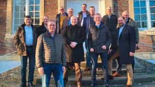 Klausurtagung des Vorstands des Kfz-Gewerbes NRW. In Münster stand die Trennung der Geschäftsstelle zwischen ZDK und ZVK auf der Agenda. Mit dabei Präsident Frank Mund (2. v.r.) und Bundesinnungsmeister und ZVK-Präsident Detlef Peter Grün (3. v. r.).  (Bild: Kfz-NRW)