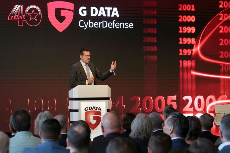 Der Oberbürgermeister von Bochum, Thomas Eiskirch, betonte in seiner Ansprache die enge Verbindung zwischen G Data und dem Standort Bochum: „G Data ist ein Unternehmen, das Innovation, Bodenständigkeit und Heimatverbundenheit auf besondere Weise verbindet.  (Bild: G Data)