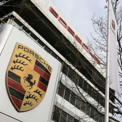 Bei Porsche registriert man immernoch eine gewisse Schieflage in Sachen Konjunktur. Es gibt demnach mehrere Gründe zum Gegensteuern. Nun sollen auch weitere Sparmaßnahmen diskutiert werden ... (Bild: Porsche)