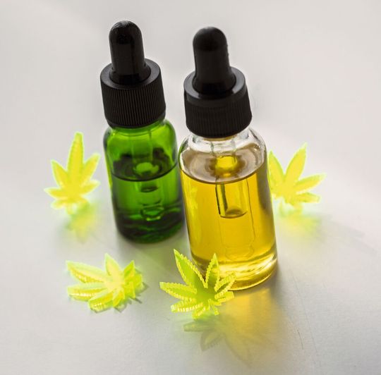 Damit CBD-Öle die gesetzlich vorrgeschriebenen Höchstwerte von Tetrahydrocannabinol nicht überschreiten müssen sie laufend analytisch überwacht werden. Damit CBD-Öle die gesetzlich vorrgeschriebenen Höchstwerte von Tetrahydrocannabinol nicht überschreiten müssen sie laufend analytisch überwacht werden.