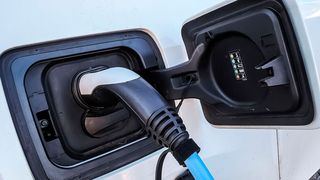 Studie zeigt wachsendes Interesse an E-Fahrzeugen. (Bild: obs/TARGOBANK AG/©Stockfotos-MG - stock.adobe.com)