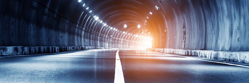 Die Hyperscaler wollen mit speziellen Lösungen Unternehmen den Weg in die Cloud – genauer gesagt in ihre Cloud – erhellen.(Bild:  © hxdyl - stock.adobe.com)