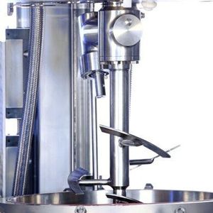 Hybridtechnik im Pilottrockner 2 in 1 von Bolz: Trocknungs- und Mischprozesse mit unterschiedlichen Mischwerkzeugen in nur einem Gerät simulieren