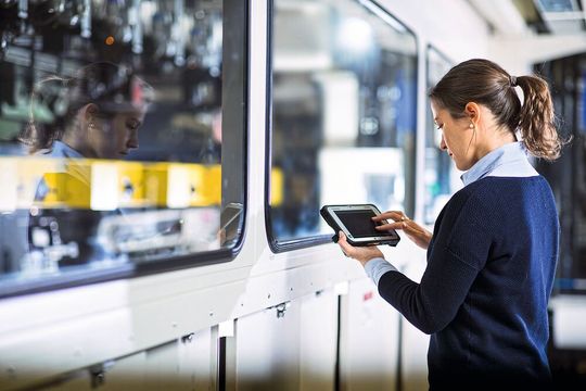 Mit einer Digitalisierungs- Strategie fing Benteler vor sechs Jahren an. In kleinen Schritten brachte das Unternehmen Industrie 4.0 in seine Produktion.(Bild:  Benteler)