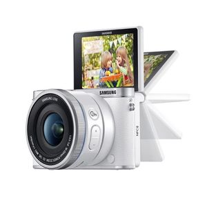 Dank des Drei-Zoll-Klappdisplays sind Selfies einfach machbar.