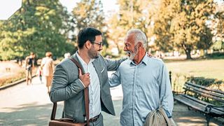 Die Chancen auf einen reibungslosen Generationswechsel im Unternehmen steigen, wenn das Thema rechtzeitig angegangen wird. (©bnenin - stock.adobe.com)