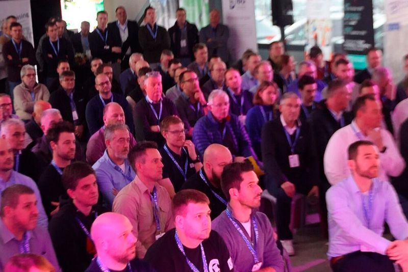 Die mehr als 200 Teilnehmer der Veranstaltung bei Tecnorm machten diesen 