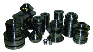 Die Werkzeugauslegung eines kompletten Profilrollensatzes für das Walzprofilieren beruht auf der Erfahrung der Mitarbeiter. Bild: Hussmann (Archiv: Vogel Business Media)