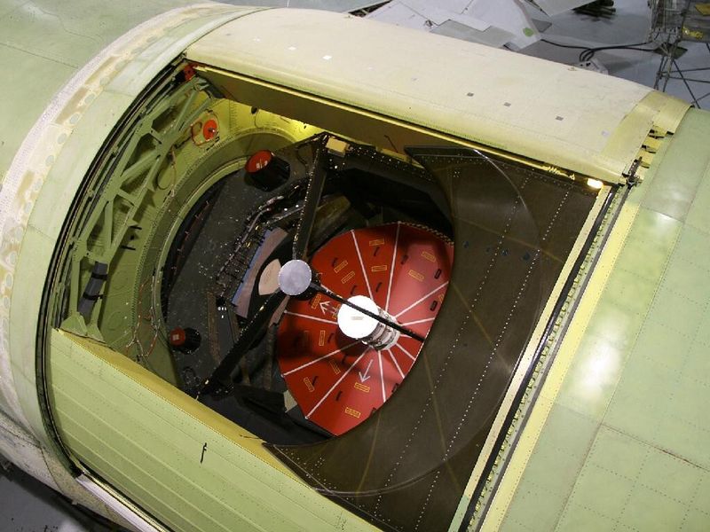 Der Hauptspiegel kurz nach seinem Einbau in die 747 (NASA)