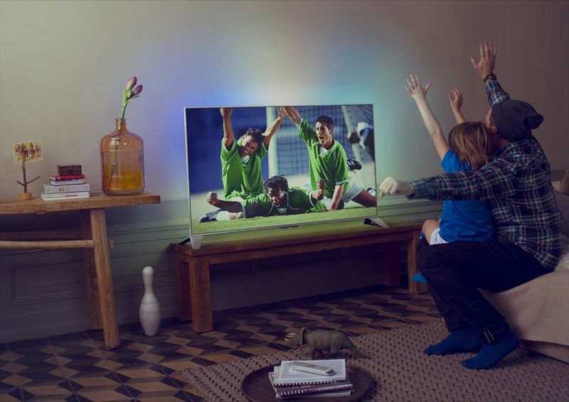 Die Full HD-Modelle der 8100 und 8200 Serien und die 8800 Serie mit Ultra HD-Auflösung von Philips sind dank Android nicht nur schneller und smarter, sie bieten auch ein hervorragendes Spieleerlebnis. Dank der Verfügbarkeit sowohl von Google Play wie von Philips Smart TV besteht Zugang zu mehr Premium Video- und Gaming-Apps, als bei jedem anderen Philips TV. (Bild: Philips)