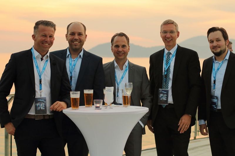 (v. l.) Andreas Fischer, Markus Böhm und Frank Söder von Kutzschbach Elektronic im Gespräch mit Christian Theilen (Sophos) und Andreas Körber (TMT)  (Sophos)