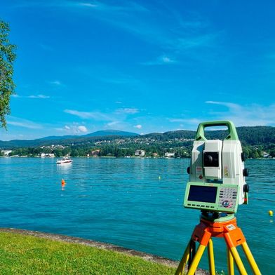 In mehreren Messkampagnen am Wörthersee wurde das Monitoringsystem ausgiebig getestet.  (Bild: Institut für Geodäsie - TU Graz )