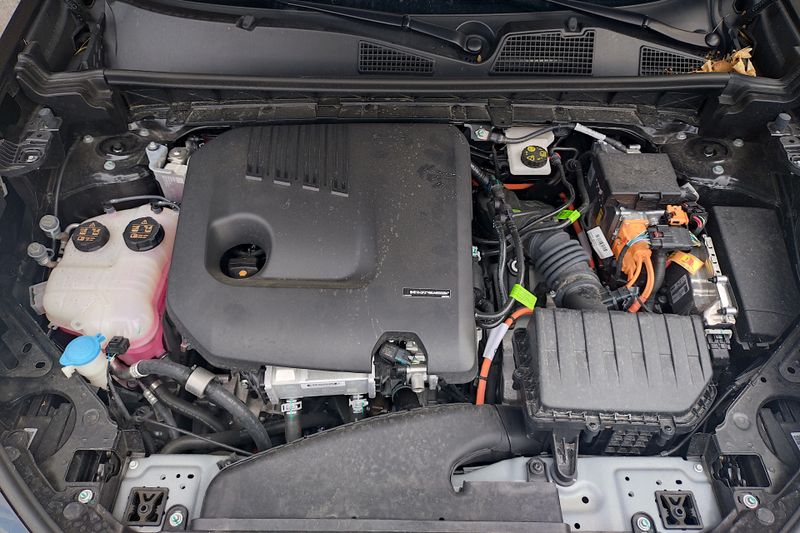 Der Plug-in-Hybridantrieb kombiniert einen 1,5-Liter-Ottomotor mit einer elektrischen Maschine und einem 17-kWh-Akku. (Bild: Sven Prawitz/Vogel Communications Group)