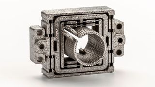 Heraeus Amloy hat für die TruLaser 3000 von Trumpf ein komplexes Motorspindellager aus amorpher Legierung auf Zirkonium-Basis mittels 3D-Druck gefertigt. (Bild: Heraeus Amloy Technologies)