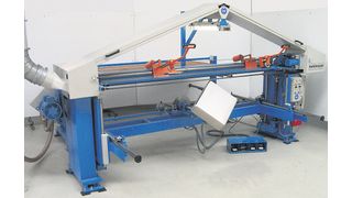 Zweiband-Schleifmaschine Typ ZBS 2 mit Werkstück-Handling-Einrichtung. (Bild: Ernst Schweiz GmbH)