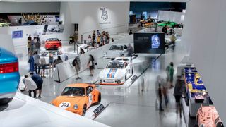 Das Porsche-Museum präsentiert im Rahmen des 75-Jahre-Jubiläums seine bisher umfangreichste Sonderausstellung. (Bild: Porsche)