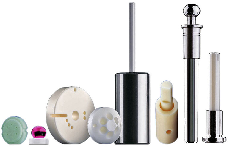 Divers composants de pompes et valves réalisés en céramique technique par les soins de la société Ceramaret (Source : Ceramaret)