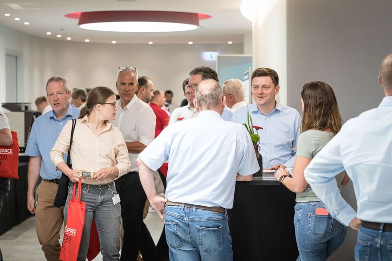 Anwenderkongress Steckverbinder 2023: Tag 1 mit Basisseminaren, Podiumsdiskussion und Posterslam. (Bild: Stefan Bausewein)