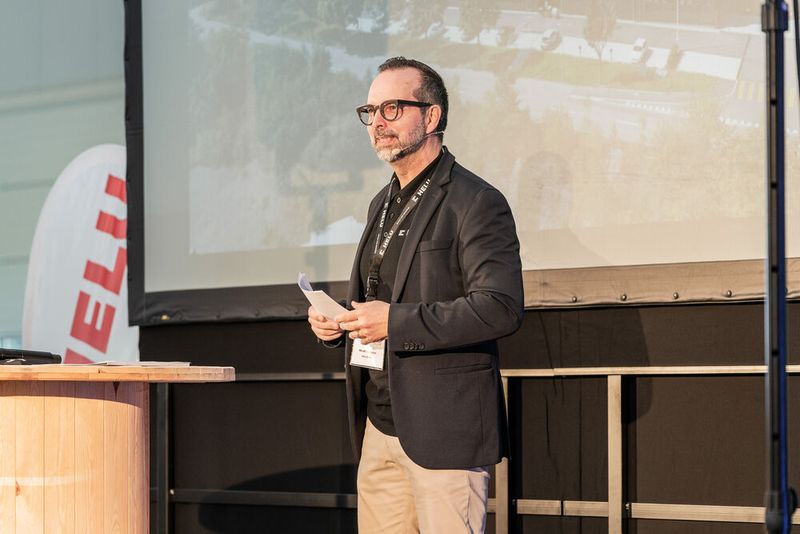 Die offiziellen Begrüssungsansprachen erfolgten durch Renato Guccione, Geschäftsführer HELU Schweiz, und ... (Bild: Sabrina Golob)