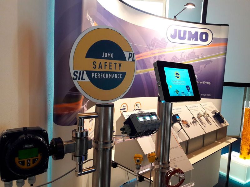 Jumo bündelt die Produktions- und Lösungskompetenz zu den Themen SIL (Safety Integrity Level) und PL (Performance Level) in der neuen Marke JSP (Jumo Safety performance). Neben dem neuen Logo, sollen JSP-Produkte durch die Farbe Gelb gekennzeichnet sein. (PROCESS)