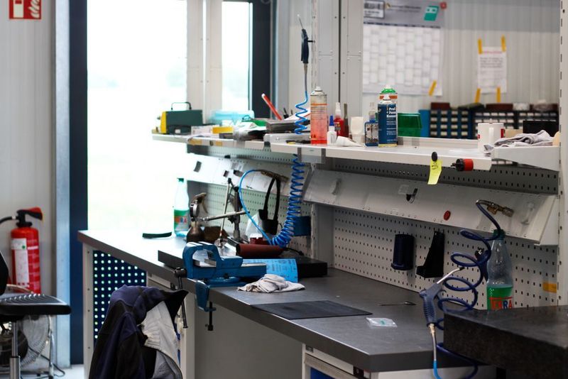 Impressionen aus dem Umfeld und Alltag des Werkzeug- und Formenbauunternehmens µ-Tec in Chemnitz. (Segoni)