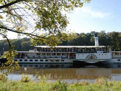 Mit dem Schaufelraddampfer Dresden ging die Fahrt nach Pillnitz. (Archiv: Vogel Business Media)