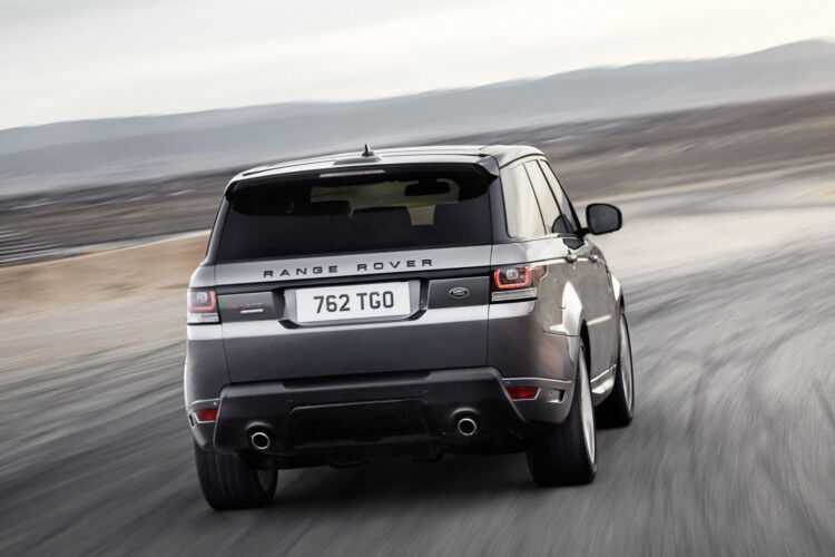 Noch dieses Jahr sollen ein 250 kW/339 PS starker V8-Diesel als stärkster Selbstzünder sowie ein Diesel-Hybrid folgen. (Foto: Land Rover)