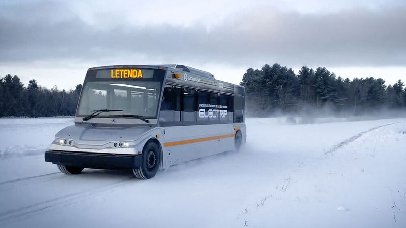 Der E-Bus „Letenda Electrip“ soll sich vor allem im Wintereinsatz bewähren.(Bild:  CNW Group / Letenda)
