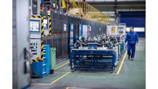 In der Warmumformung produziert Benteler beispielsweise Strukturbauteile für Fahrgastzellen. Eine KI unterstützt Mitarbeiter künftig bei der Entscheidung, welche Produkte in eine zusätzliche Qualitätsprüfung müssen. (Bild: www.jenserbeck.de)