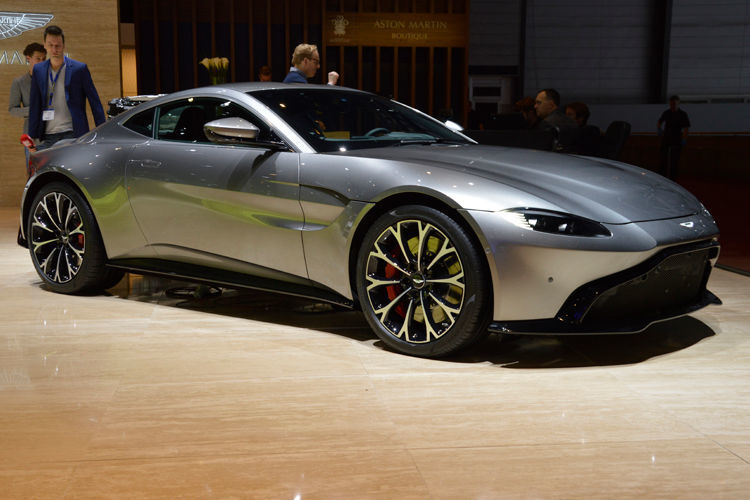 Die Neuauflage des Aston Martin Vantage wird künftig von einem V8-Mercedes-AMG-Motor angetrieben. Das Sportcoupé soll im Sommer für rund 154.000 Euro zu haben sein. ( Schreiner/»kfz-betrieb«)
