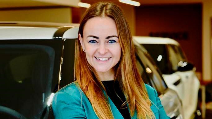 Anna Nagel leitet die Unternehmensgruppe Auto Nagel in dritter Generation, gemeinsam mit ihrem Vater Rolf Nagel.(Bild:  Auto Nagel)