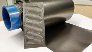 Polymer-Compound-Folie als Ausgangmaterial zur Fertigung kostengünstiger und leistungsfähiger Bipolarplatten für die Wasserstofferzeugung. (Bild: Fraunhofer Umsicht)