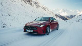 Mercedes bietet den CLA nun auch als Verbrenner an. (Bild: Mercedes-Benz)