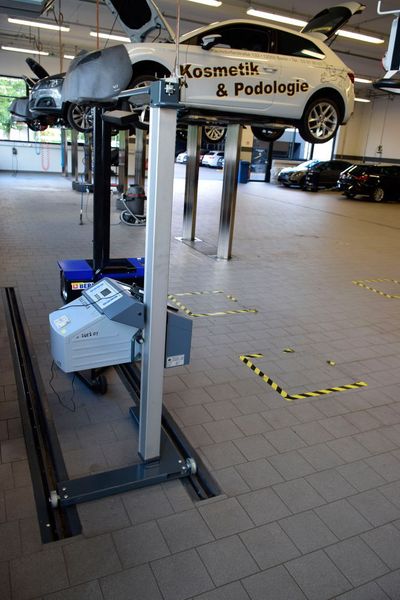 Das Reizthema Scheinwerfereinstellplatz lässt die Berliner kalt. (Holz/»kfz-betrieb«)