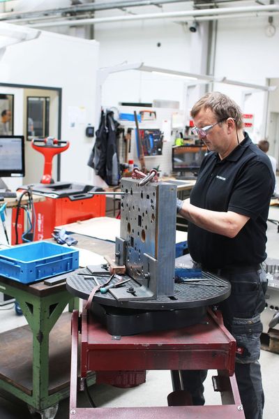 A tour around the facilities at Hofmann Innovation Group in Lichtenfels, Germany; a highly automated and standardised tool and mould making factory. (wortundform)