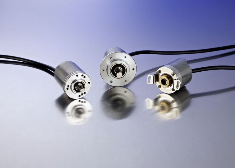 Die kompakten Inkremental-Encoder DBS36 und DBS50 von Sick sind die ersten Encoder der neuen Produktfamilie EASIMA – „easy to mount in any application“. (Bild: Sick)