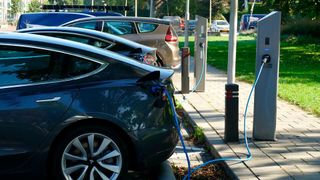 Beim Schnellladen werden für die gleiche Lademenge weniger Ladepunkte benötigt. (Bild: gemeinfrei)