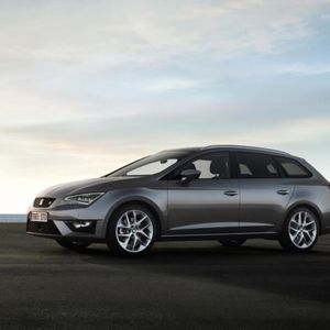 Seat macht sich für Familien attraktiv: Erstmals verpassen die Spanier ihrem Golf-Konkurrenten Leon eine Kombi-Version namens ST. Der bis zu 135 kW/184 PS starke Fünftürer feiert auf der IAA Weltpremiere.