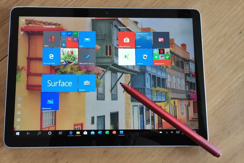 Das Display ist beim Surface Go 2 in der Diagonale um 0,5 Zoll gewachsen, die Auflösung auf 1.920 x 1.280 Pixel. Dafür ist der Rand um das Panel schmaler geworden. (Vogel IT-Medien)