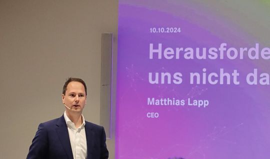 CEO Matthias Lapp präsentierte die Zahlen des letzten Geschäftjahres, die trotz des schwierigen Umfelds respektabel ausfielen.(Bild:  Ralf Steck)