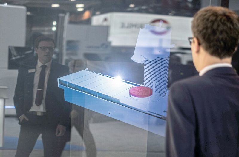 Digitale Exponate auf der AMB: Ausstellende Unternehmen machen ihre Lösungen für die moderne Metallzerspanung unmittelbar erlebbar. (Bild: Thomas Wagner)