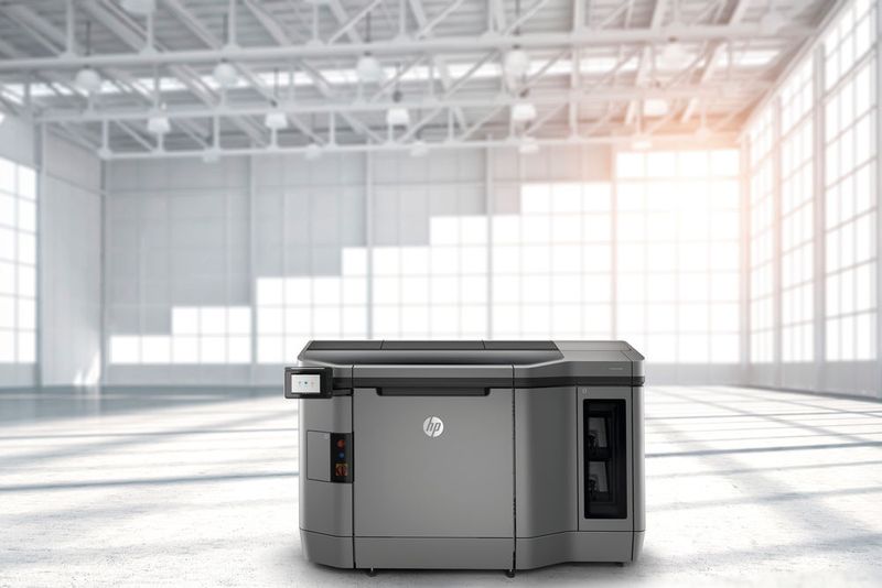 Der HP Jet Fusion 3D baut 3D-Objekte aus so genannten Voxeln auf. Mit dieser Technik soll er alle andern professionellen 3D-Drucker in der Geschwindigkeit übertreffen. (HP)