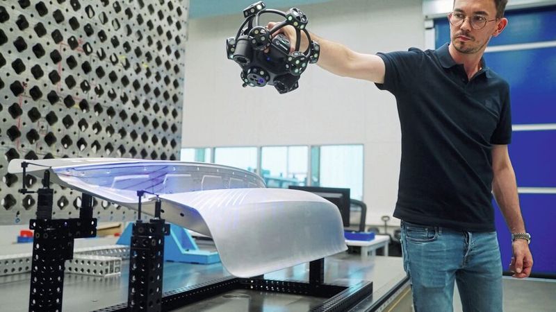 Hyperscan SR consente ai responsabili dei controlli e ai tecnici dell'assistenza di configurare il tracciamento ottico e di ispezionare componenti di piccole e medie dimensioni, anche senza l'assistenza di uno specialista in metrologia. (Immagine:Esagono)
